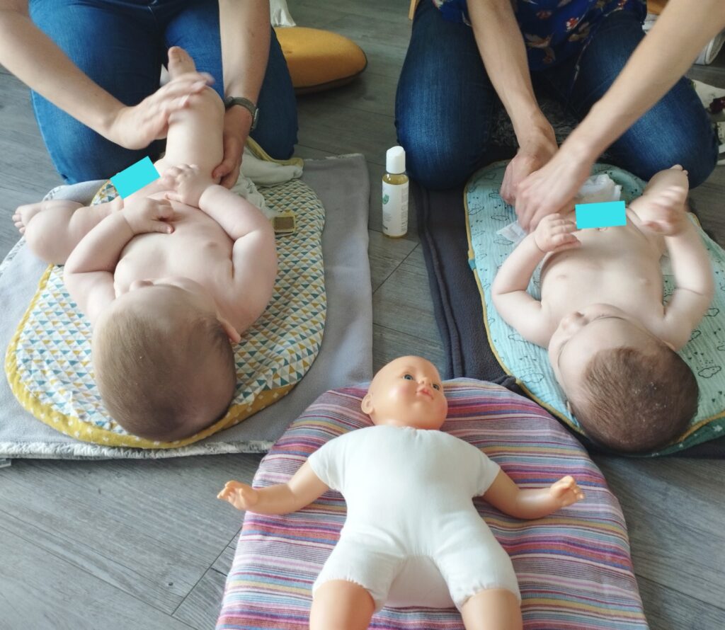 Massages bébé sous la direction d'Agathe Bienvenu